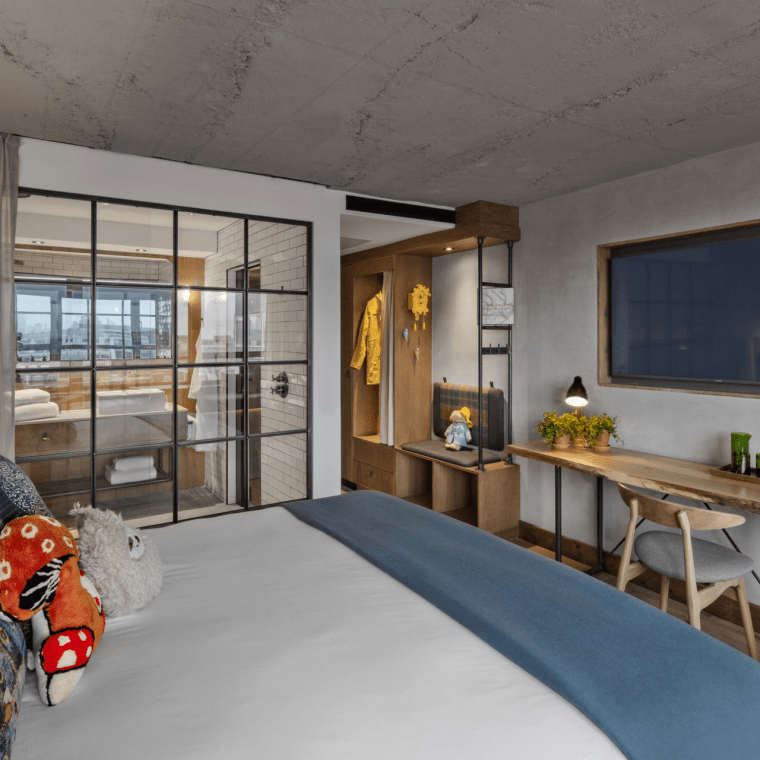 Wideshot of Cityscape Room, including bed
