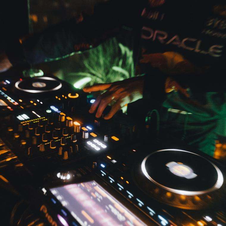 dj