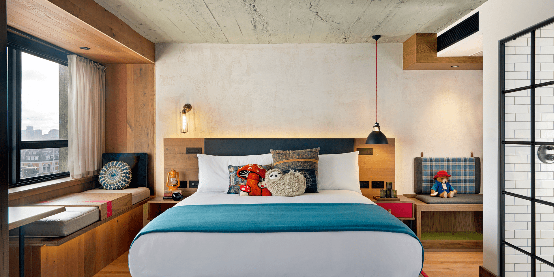 King size bed at Treehouse London