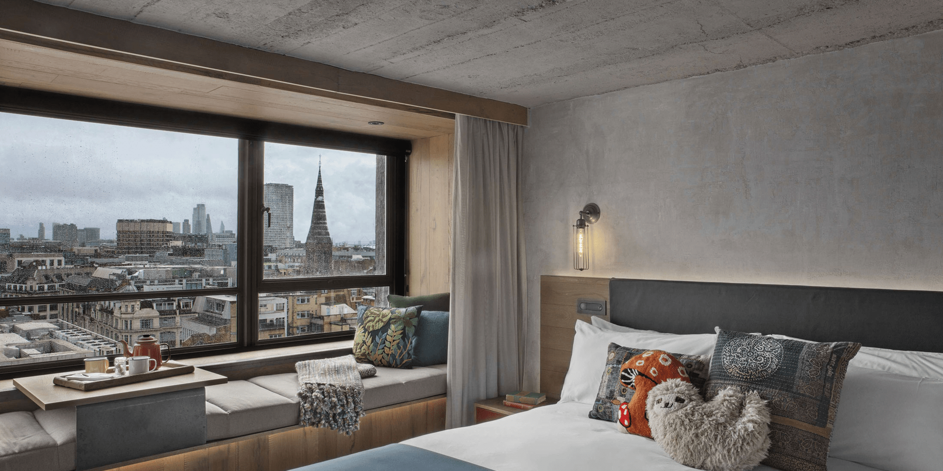 Skyline King room with window nook and view of London