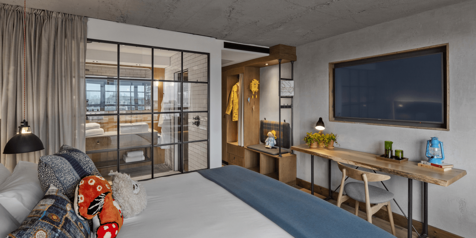 Wideshot of Cityscape Room, including bed